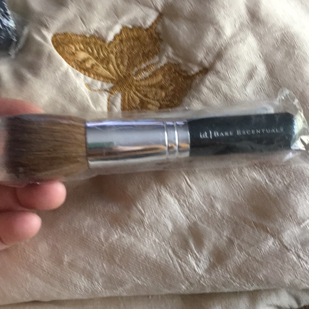Bare minerals feather light brush
